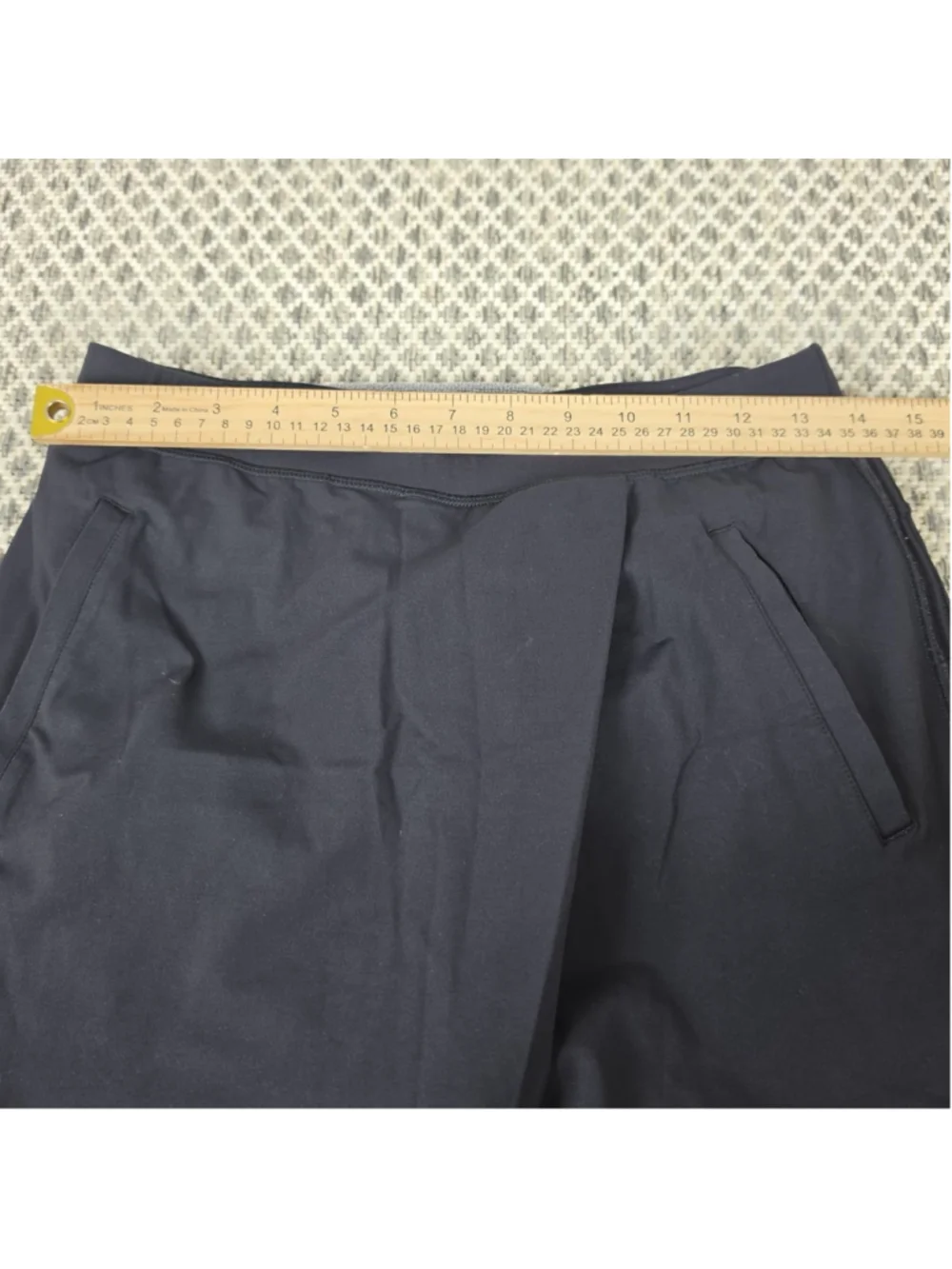 Lululemon Black Cropped Wide Leg Athletic Pants Women’s Size 4 Zip Side - Picture 7 of 10